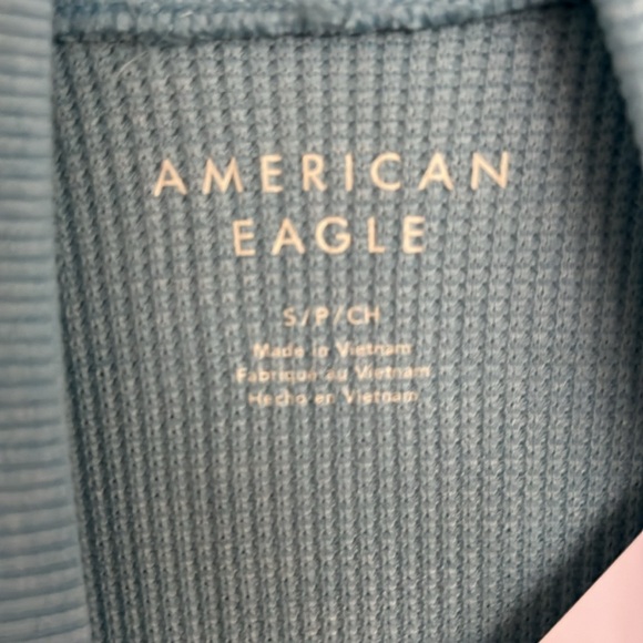 American Eagle women’s cropped mock neck long sleeve. Size small - Picture 2 of 4